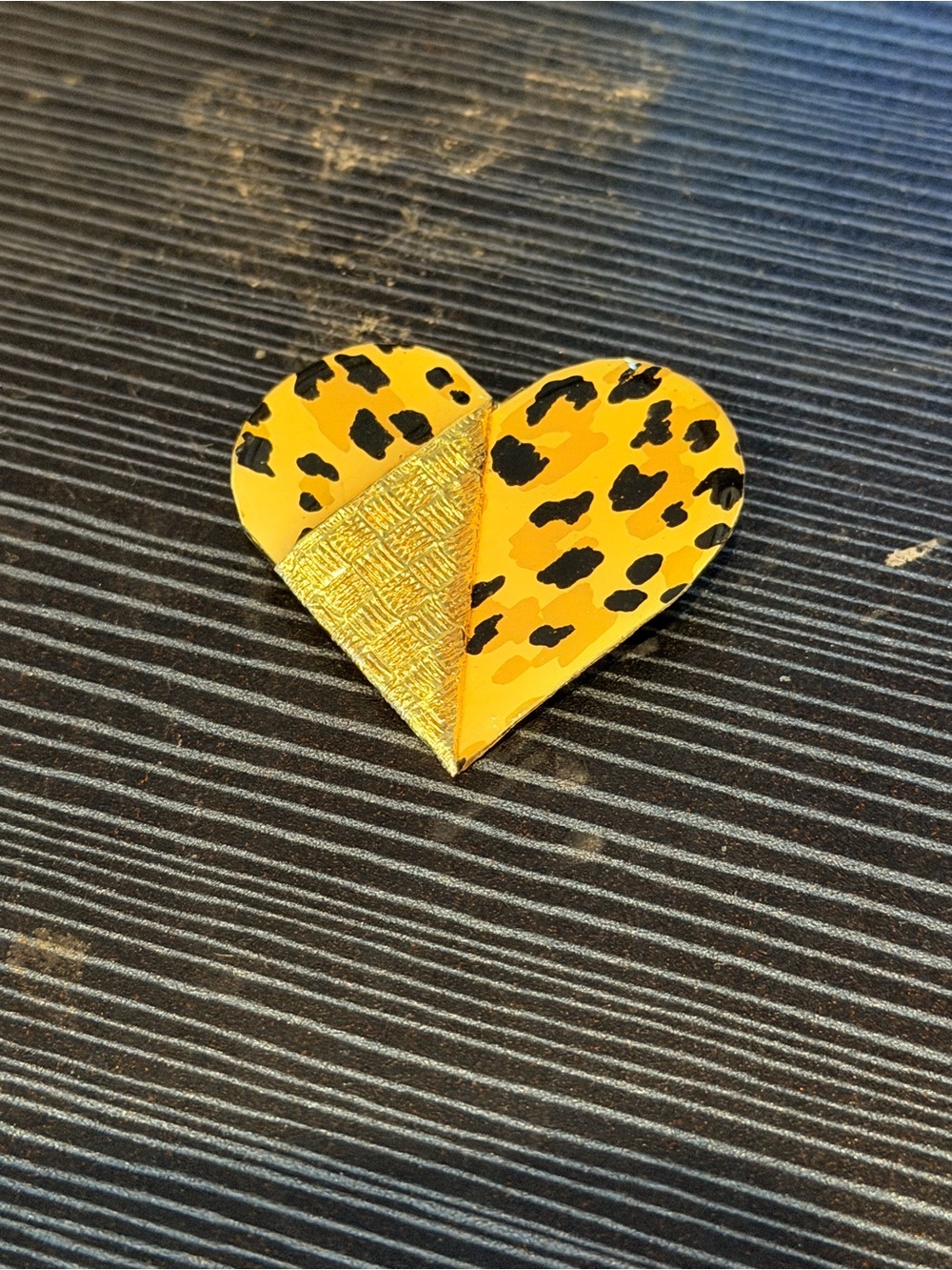 Heart-Shaped Leopard Print Brooch in Yellow and Gold - Picture 2 of 5